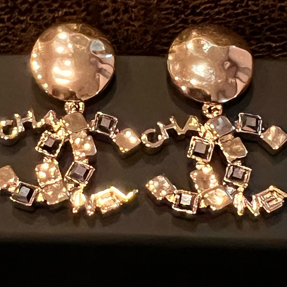 CHANEL GOLD DROPPING NEW EARRINGS NEWEST 2023-2024 CRUISE COLLECTION